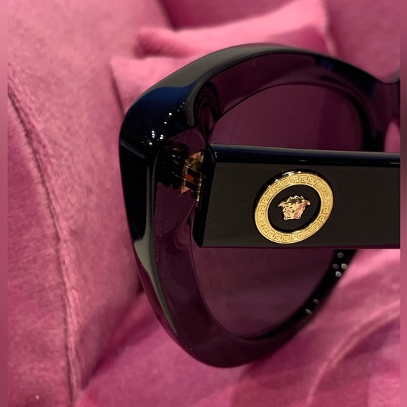 New Women Versace Sunglasses - Picture 8 of 12